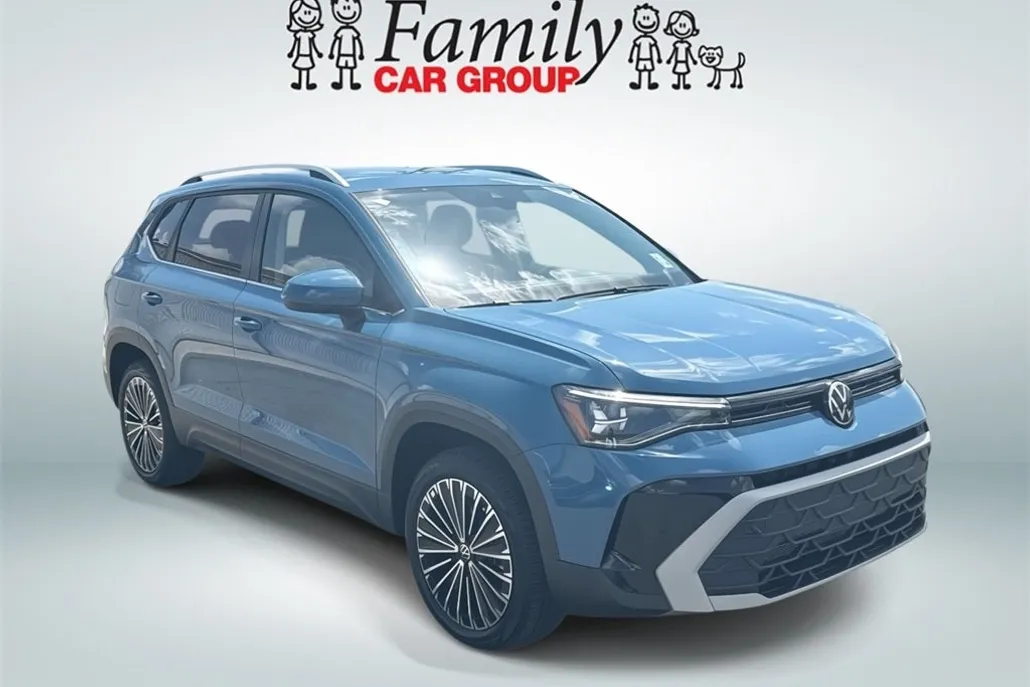 2025 Volkswagen Taos SE photo 1