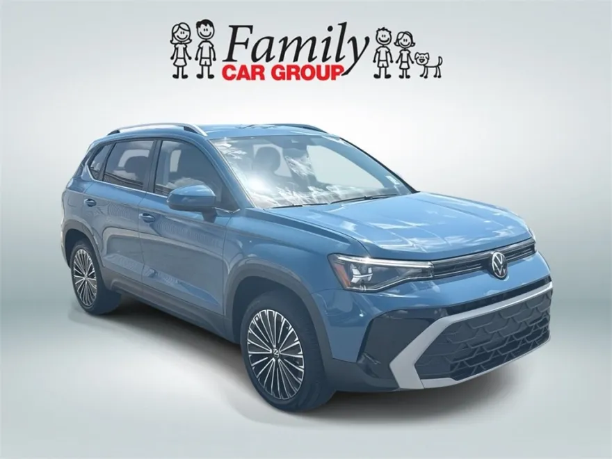 2025 Volkswagen Taos SE photo 1