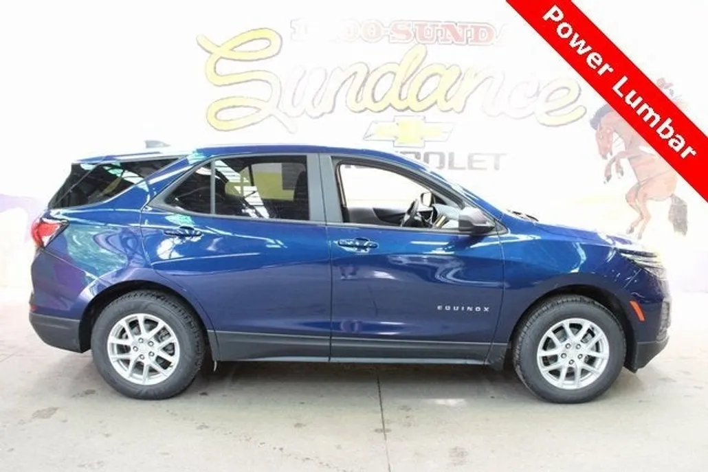 2023 Chevrolet Equinox LS photo 1