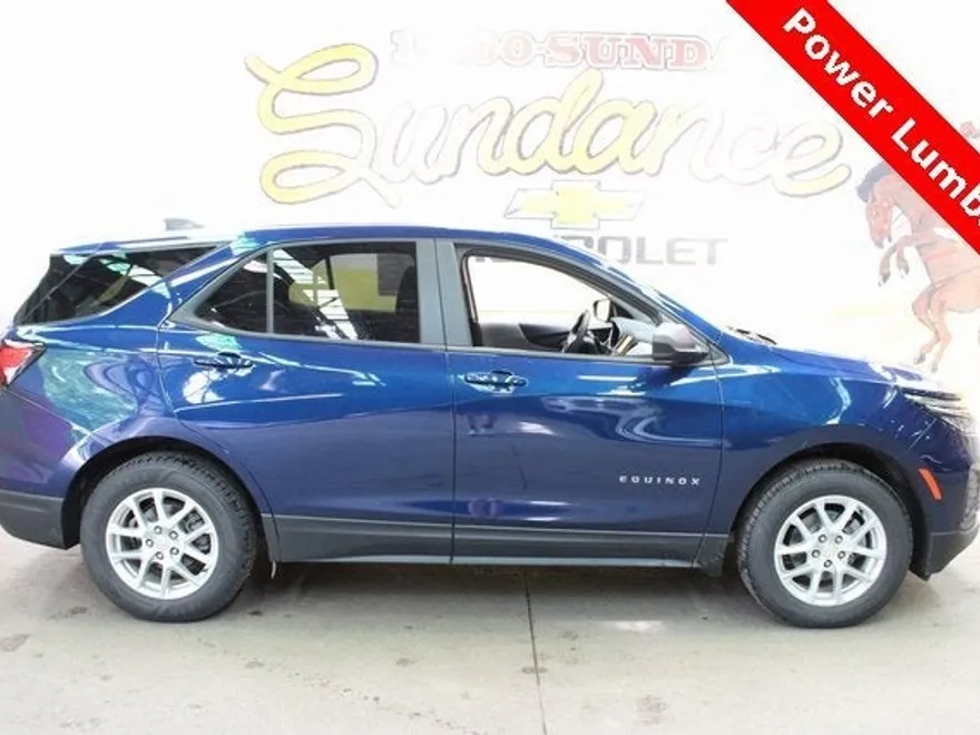 2023 Chevrolet Equinox LS photo 1