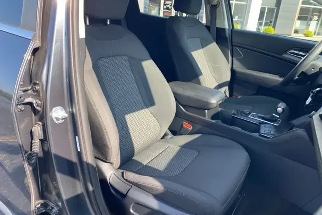 2024 Kia Sportage LX photo 1