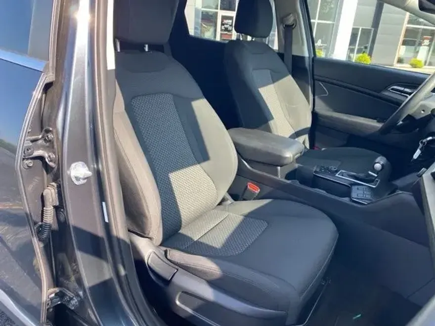 2024 Kia Sportage LX photo 1