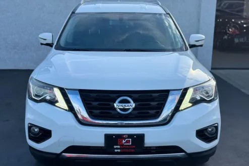 2019 Nissan Pathfinder SL photo 3