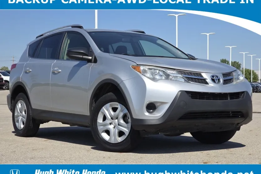 2015 Toyota RAV4 LE photo 1