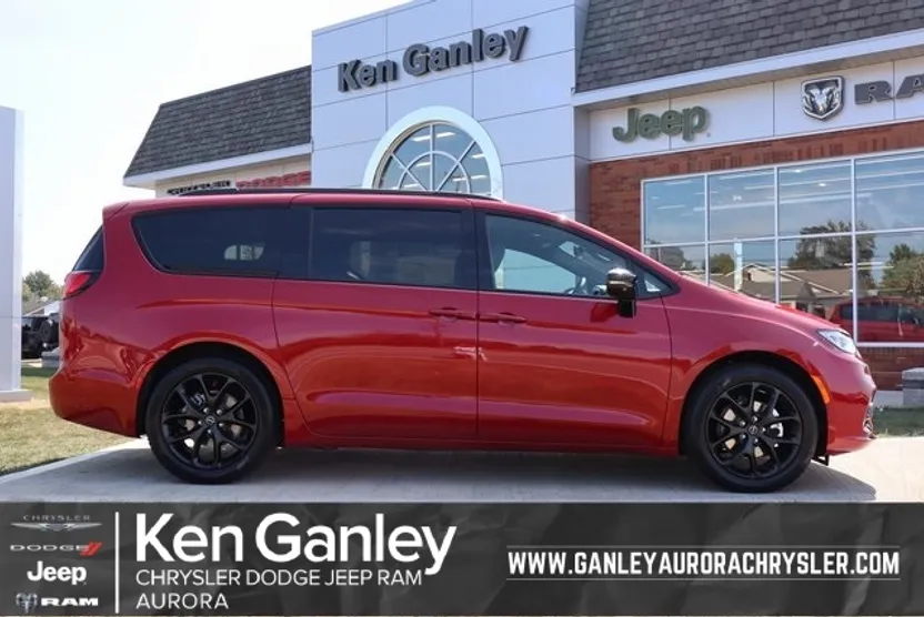 2026 Chrysler Pacifica Limited S Appearance photo 1