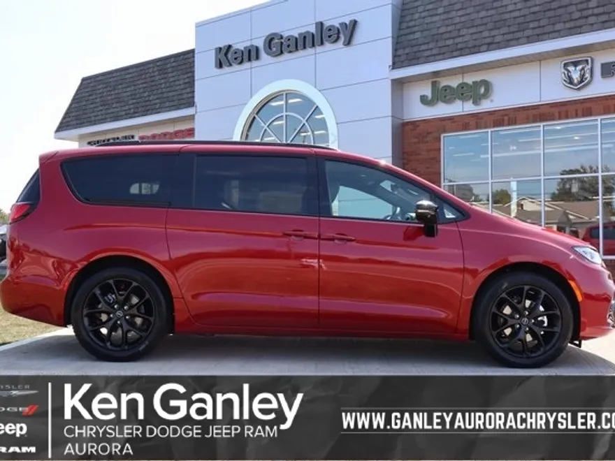 2026 Chrysler Pacifica Limited S Appearance photo 1