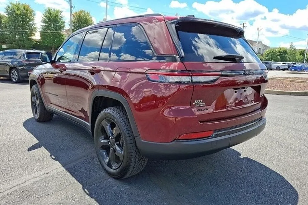 2022 Jeep Grand Cherokee Altitude photo 1