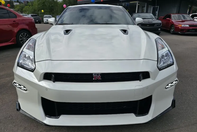 2024 Nissan GT-R Premium photo 1