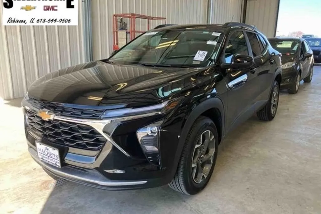 2024 Chevrolet Trax LT photo 1