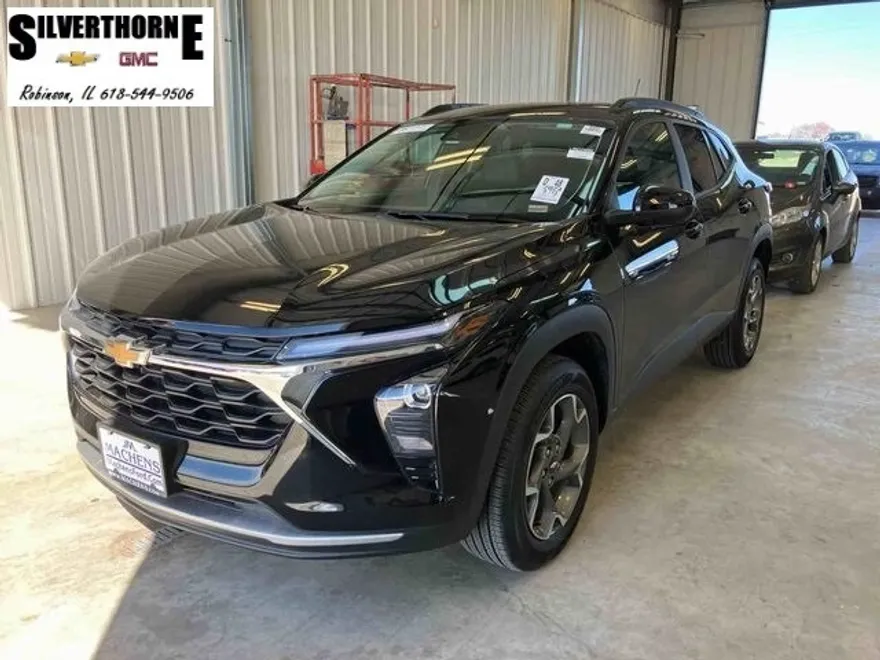 2024 Chevrolet Trax LT photo 1
