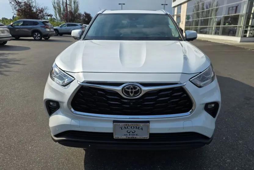 2023 Toyota Highlander Limited photo 1