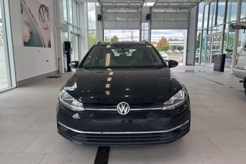 2018 Volkswagen Golf SportWagen S photo 1