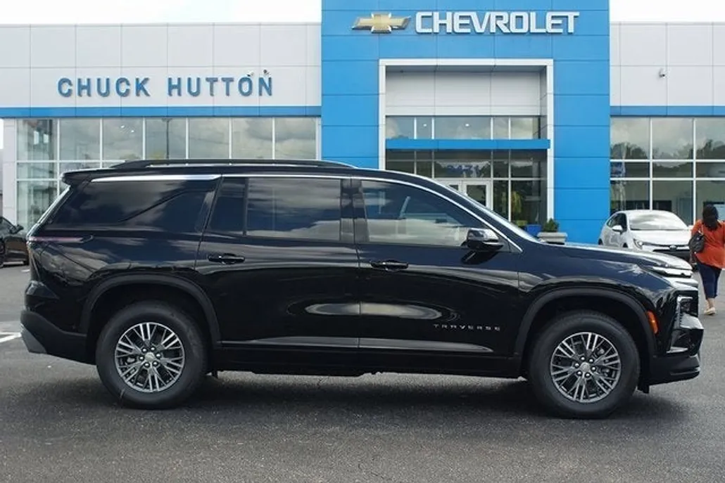 2025 Chevrolet Traverse photo 1