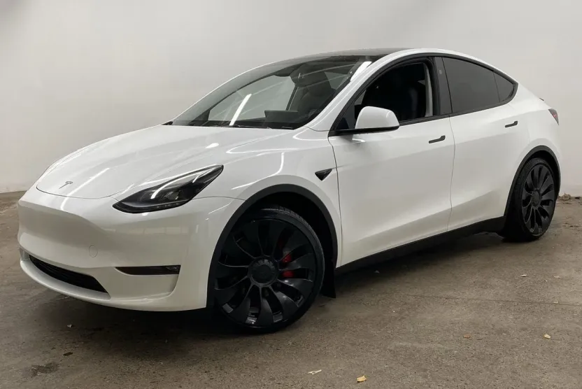2023 Tesla Model Y Performance photo 1