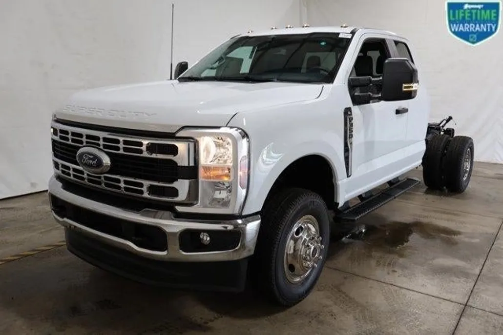 2025 Ford F-350 XL photo 1