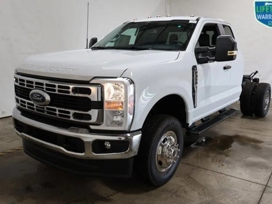 2025 Ford F-350 XL photo 1