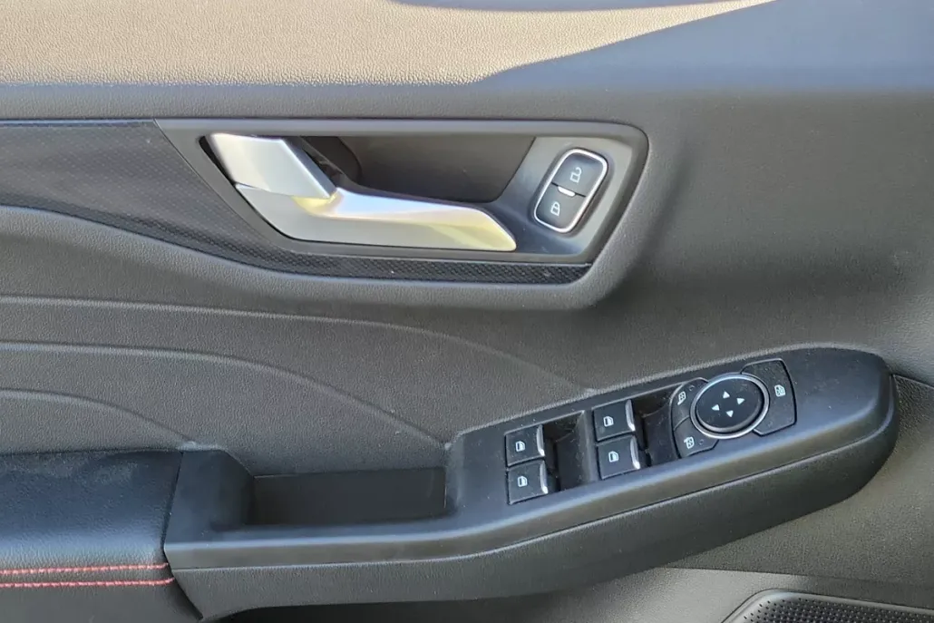 2025 Ford Escape ST-Line photo 1