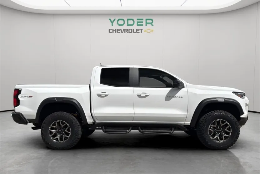 2025 Chevrolet Colorado ZR2 photo 1