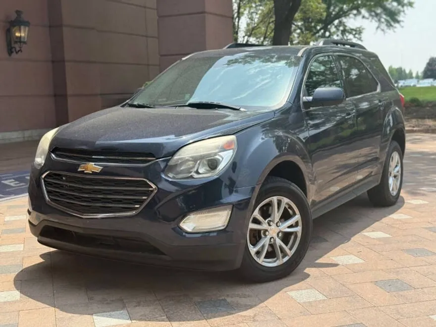 2017 Chevrolet Equinox LT photo 1