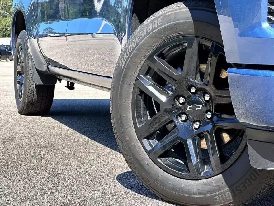 2024 Chevrolet Silverado 1500 RST photo 1