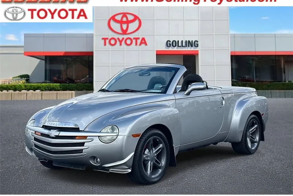 2004 Chevrolet SSR Base photo 1