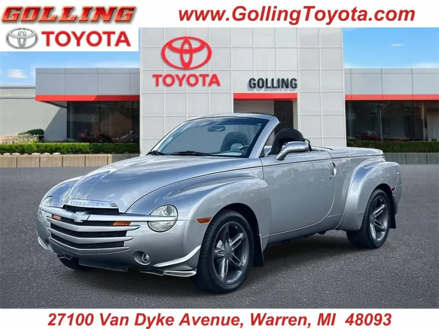 2004 Chevrolet SSR Base photo 1