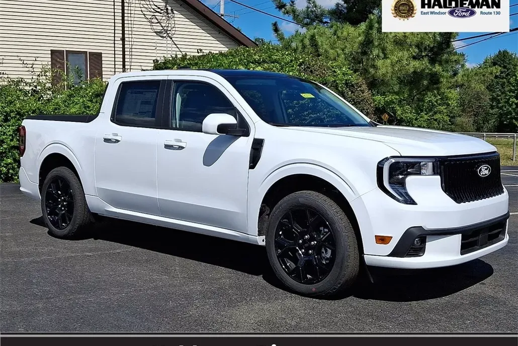 2025 Ford Maverick photo 1