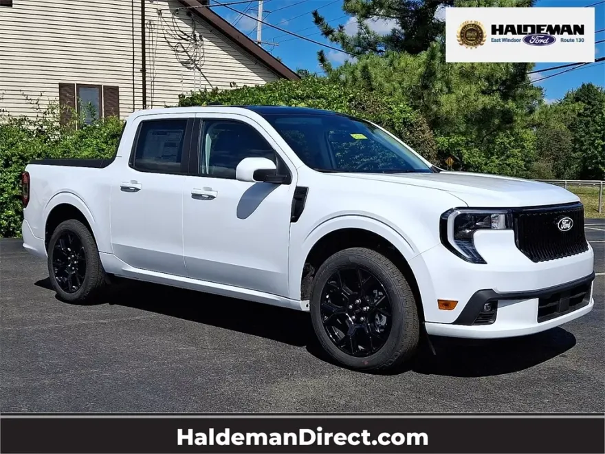 2025 Ford Maverick photo 1