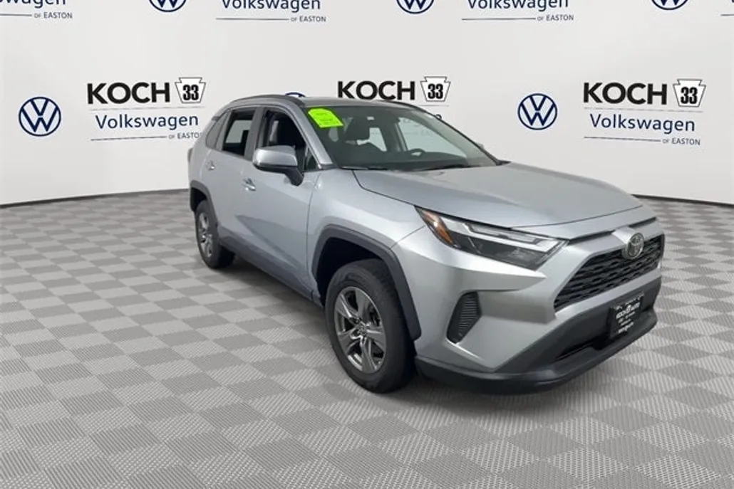 2024 Toyota RAV4 XLE photo 1