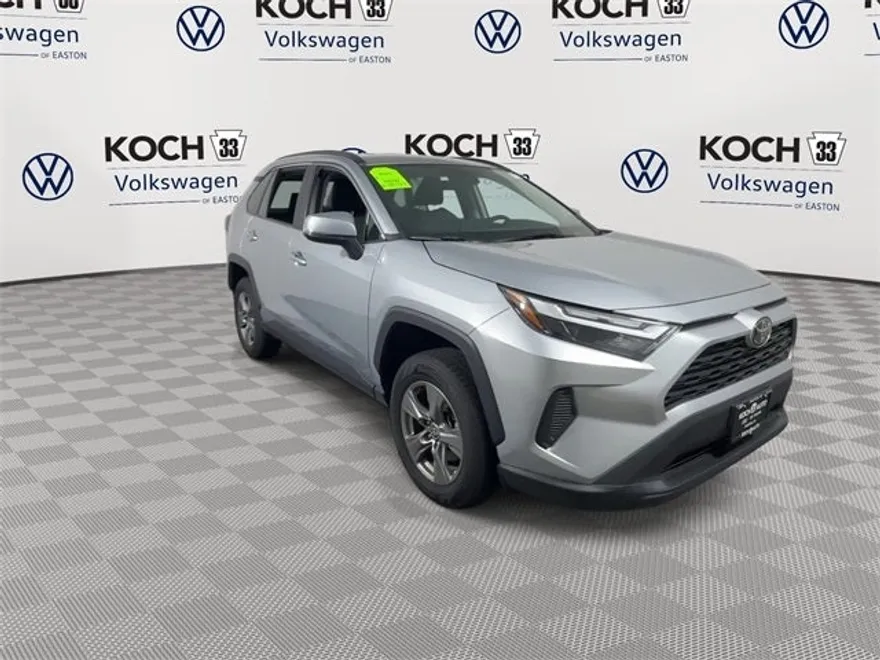 2024 Toyota RAV4 XLE photo 1
