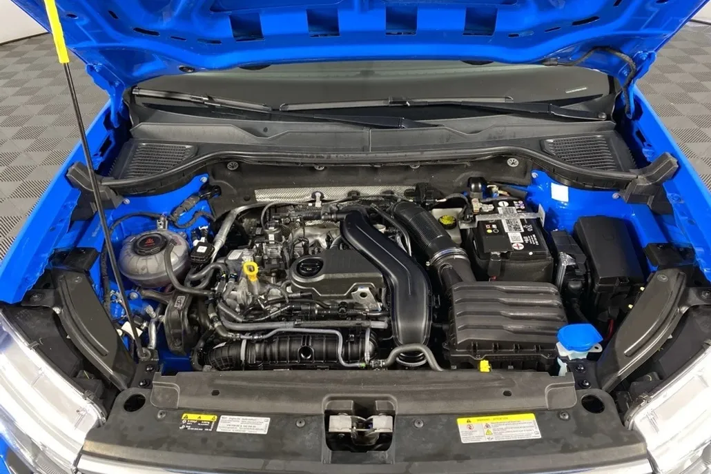 2023 Volkswagen Taos SE photo 1