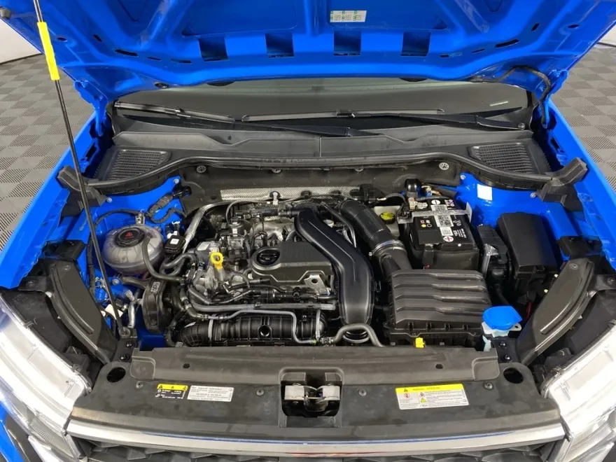 2023 Volkswagen Taos SE photo 1