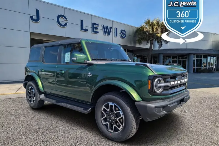2025 Ford Bronco Outer Banks photo 1