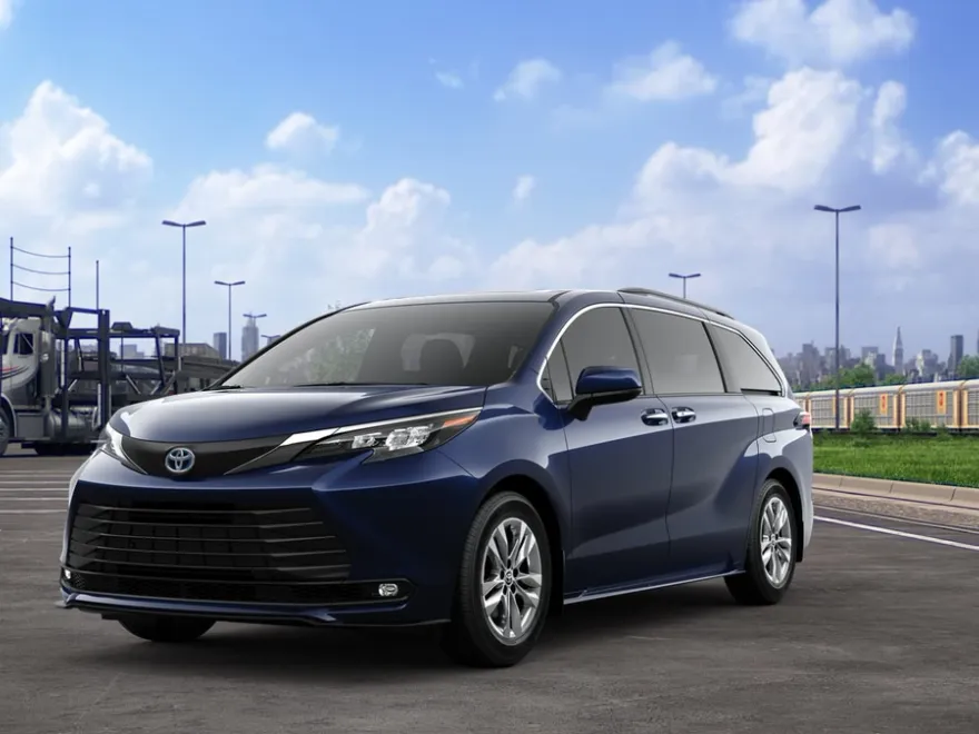 2025 Toyota Sienna XLE photo 1