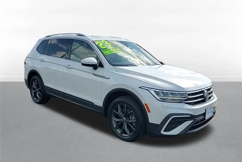 2023 Volkswagen Tiguan SE photo 1
