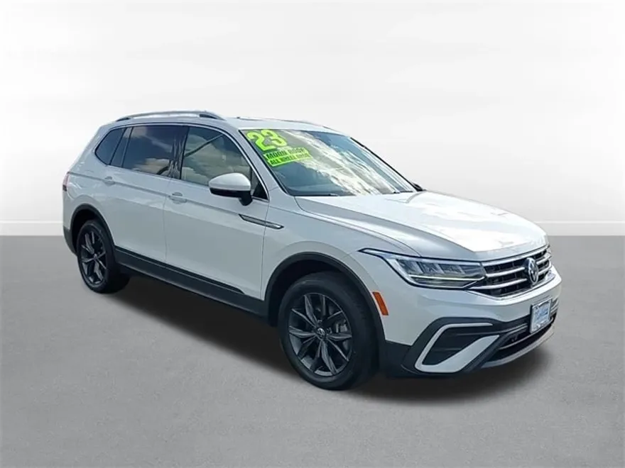 2023 Volkswagen Tiguan SE photo 1