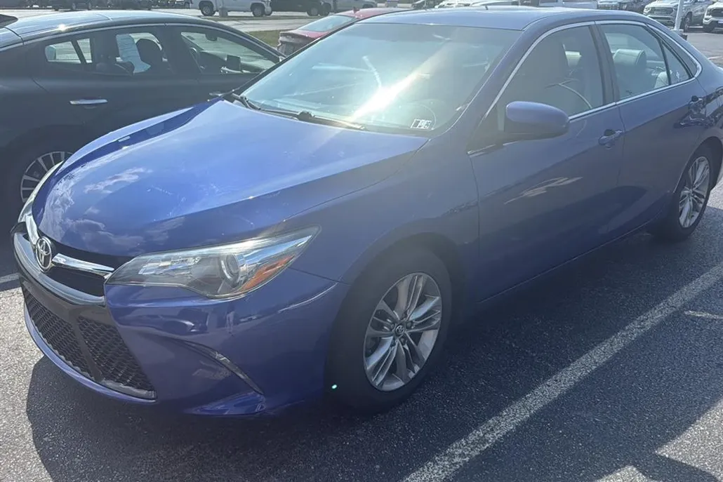 2016 Toyota Camry photo 1