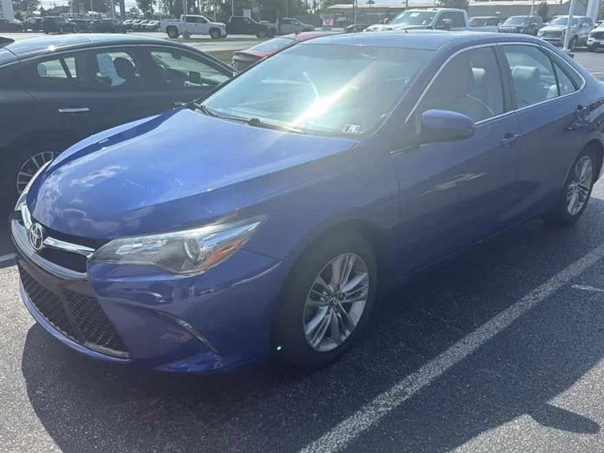 2016 Toyota Camry photo 1