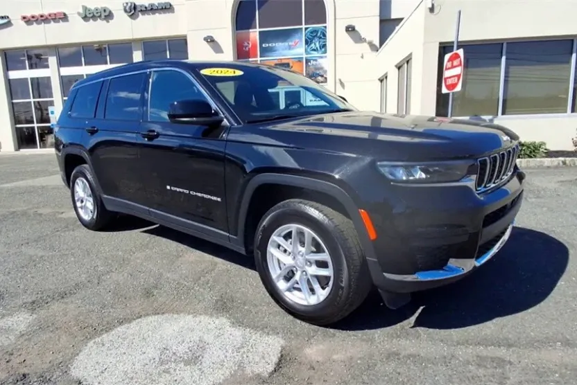 2024 Jeep Grand Cherokee Laredo photo 1