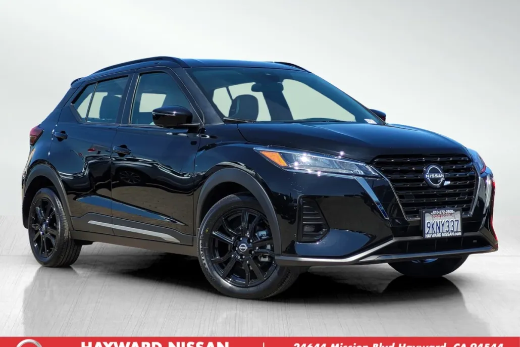 2024 Nissan Kicks SR photo 1