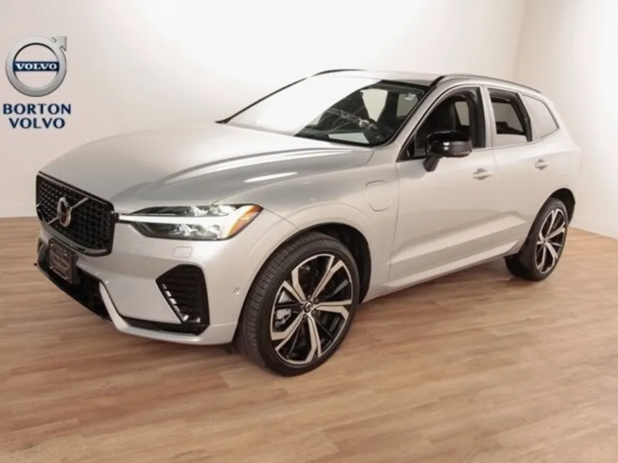 2025 Volvo XC60 Hybrid T8 photo 1
