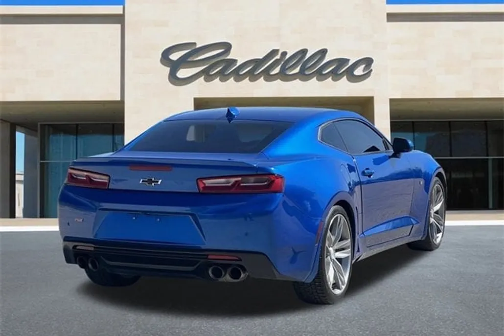 2017 Chevrolet Camaro 2LT photo 1