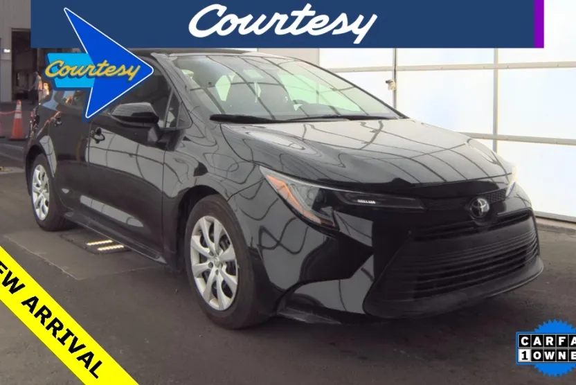 2024 Toyota Corolla LE photo 1