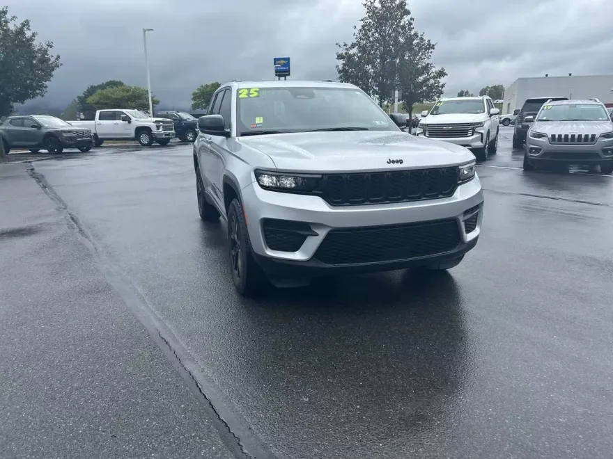2025 Jeep Grand Cherokee Laredo Altitude X photo 1