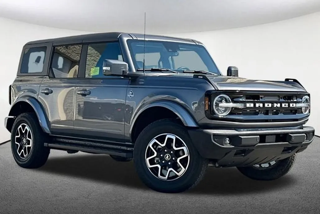 2022 Ford Bronco Outer Banks photo 1