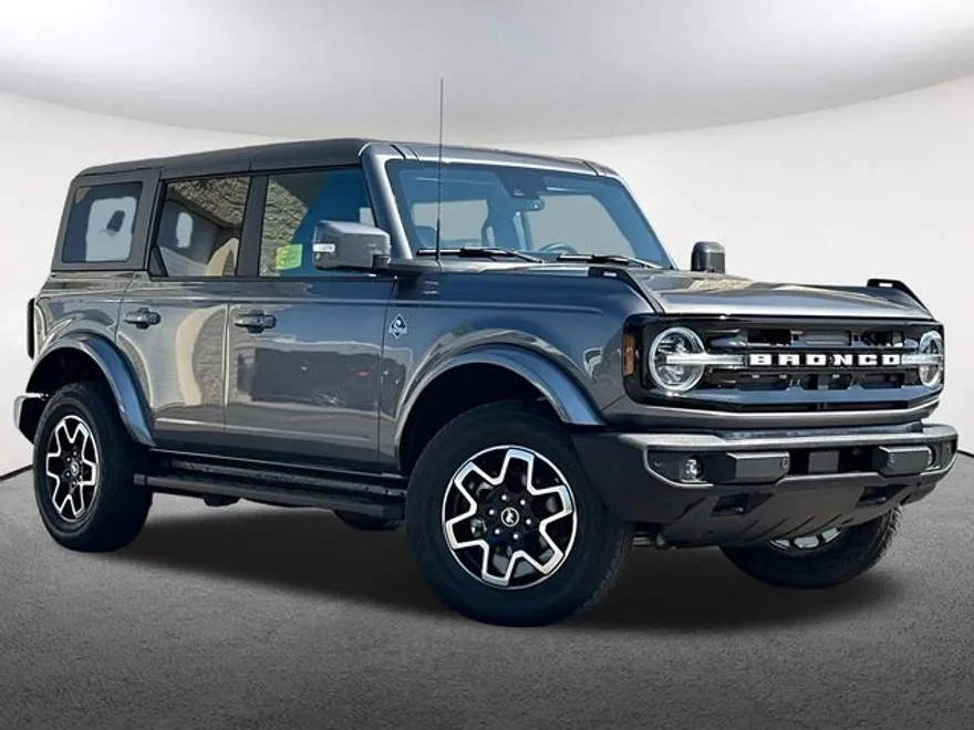 2022 Ford Bronco Outer Banks photo 1