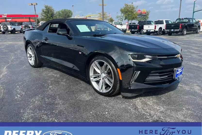 2018 Chevrolet Camaro 1LT photo 1