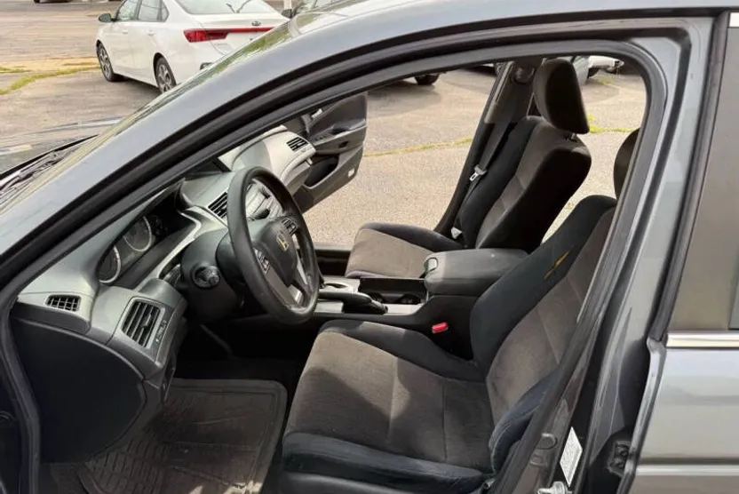 2010 Honda Accord LX-P photo 1