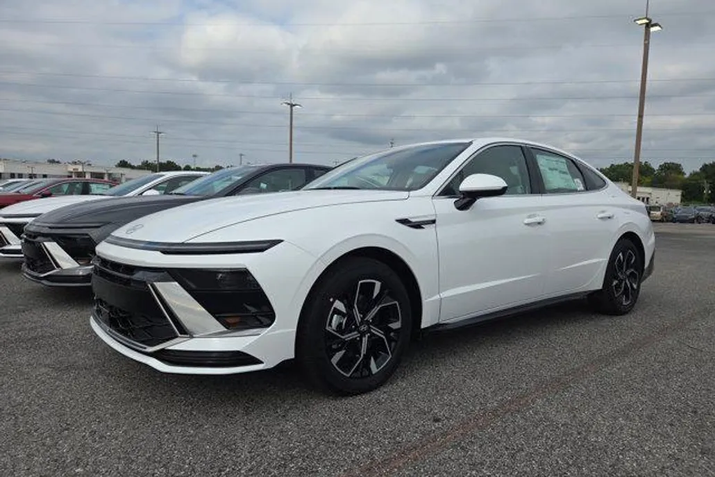 2025 Hyundai Sonata SEL photo 1