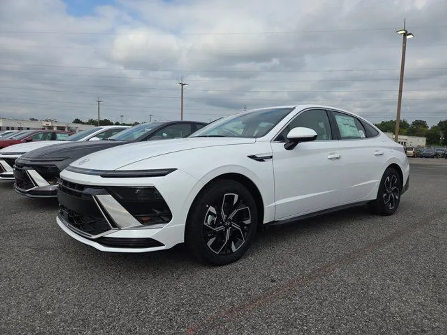 2025 Hyundai Sonata SEL photo 1